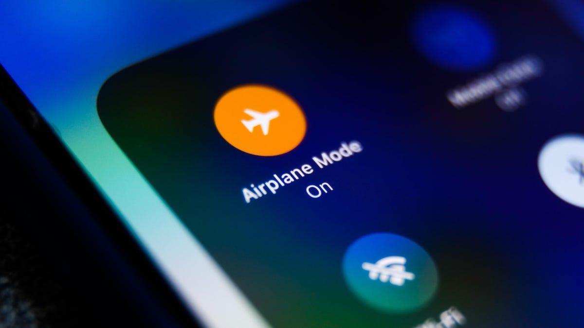 Here's the real reason ‌to turn on airplane mode ‍when you fly