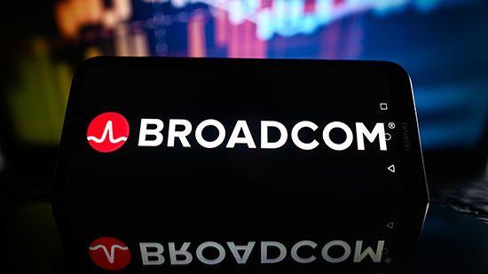 Investment Recommendations: Capitalizing on Broadcoms booming AI Potential