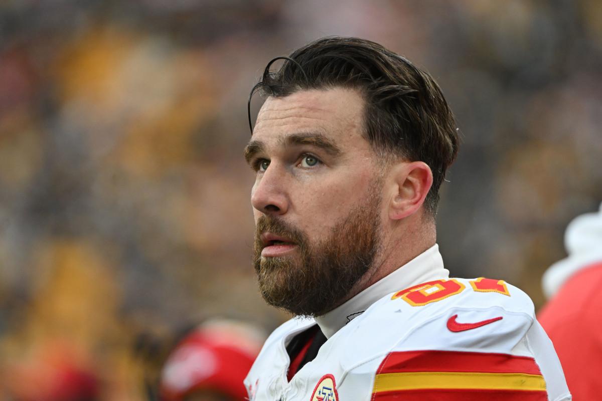 Leadership on and off the Field: The Role of Travis Kelce in Team Dynamics