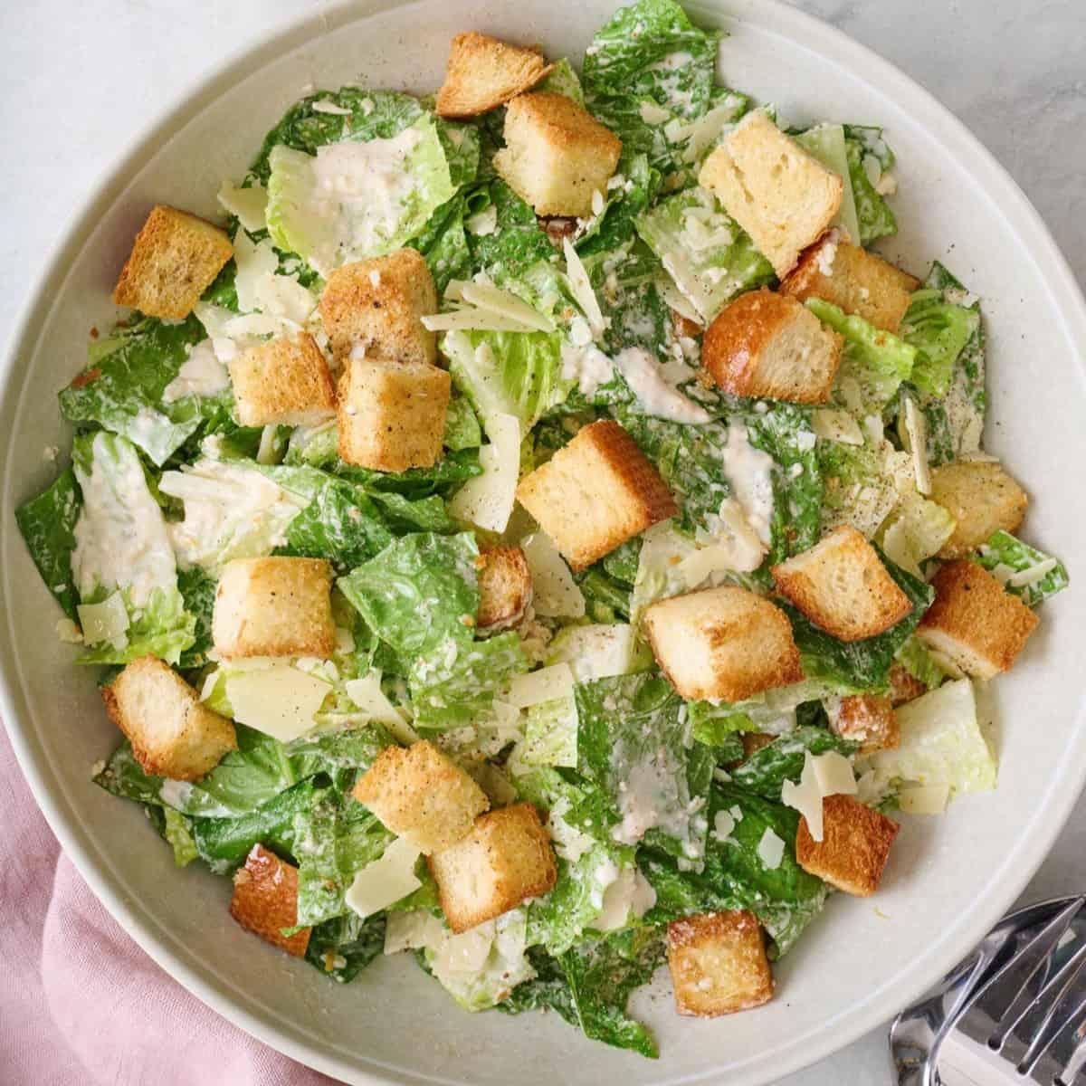 Creating ⁢the Perfect ‍Caesar⁤ Salad: ⁣Tips and techniques