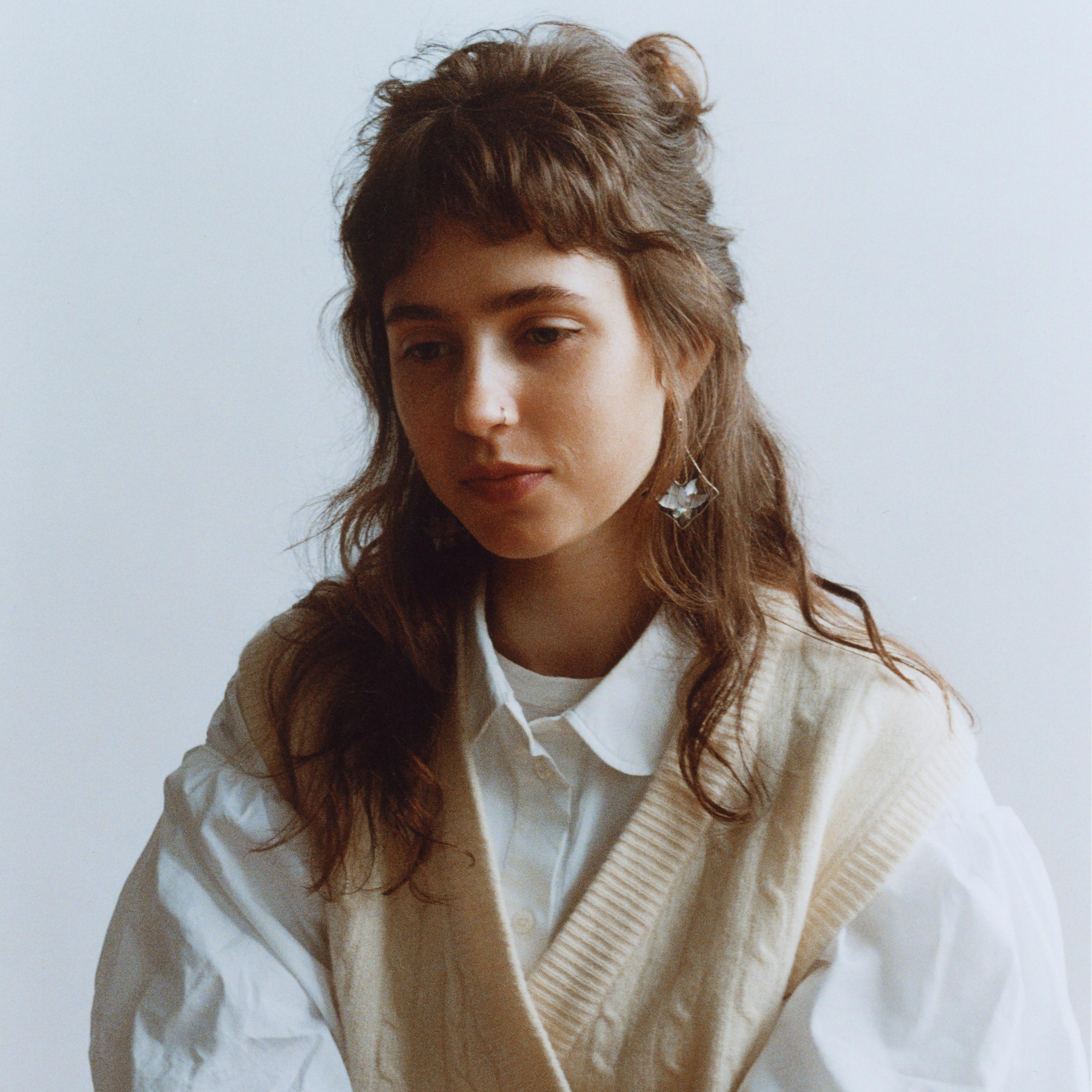 Recommendations ⁢for Fans: How to Dive Deeper into Clairo's Musical journey