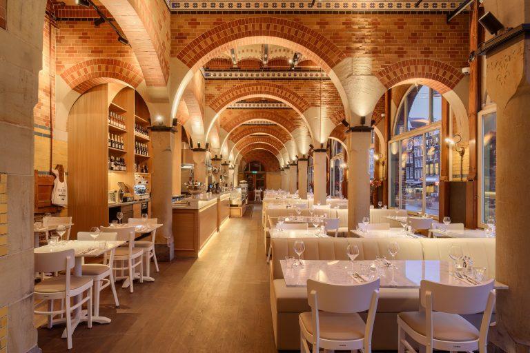 Ambiance and Charm: The Unique Atmospheres of France’s Seafood Gems