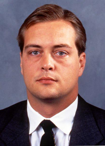 Building Team Resilience: Cultivating a Winning Mindset in the Locker Room