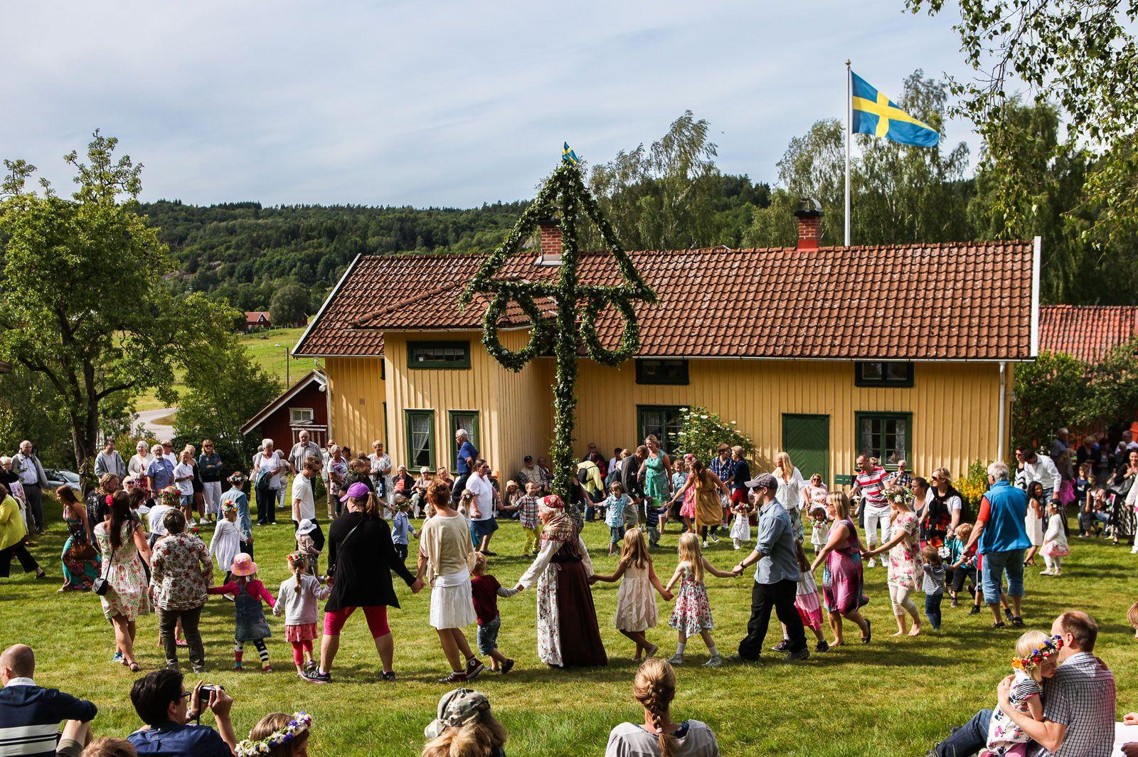 Culinary Delights of the Night: Must-Try Midsummer Dishes and Drinks