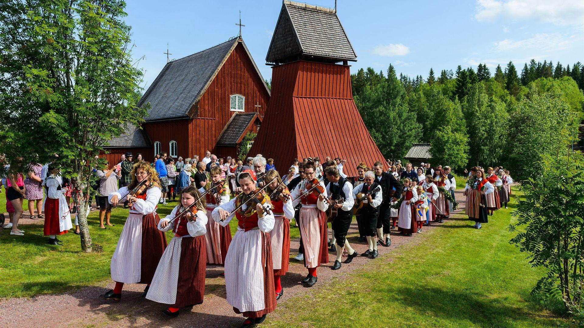 Festive Activities Under the Stars: Iconic Celebrations and Customs