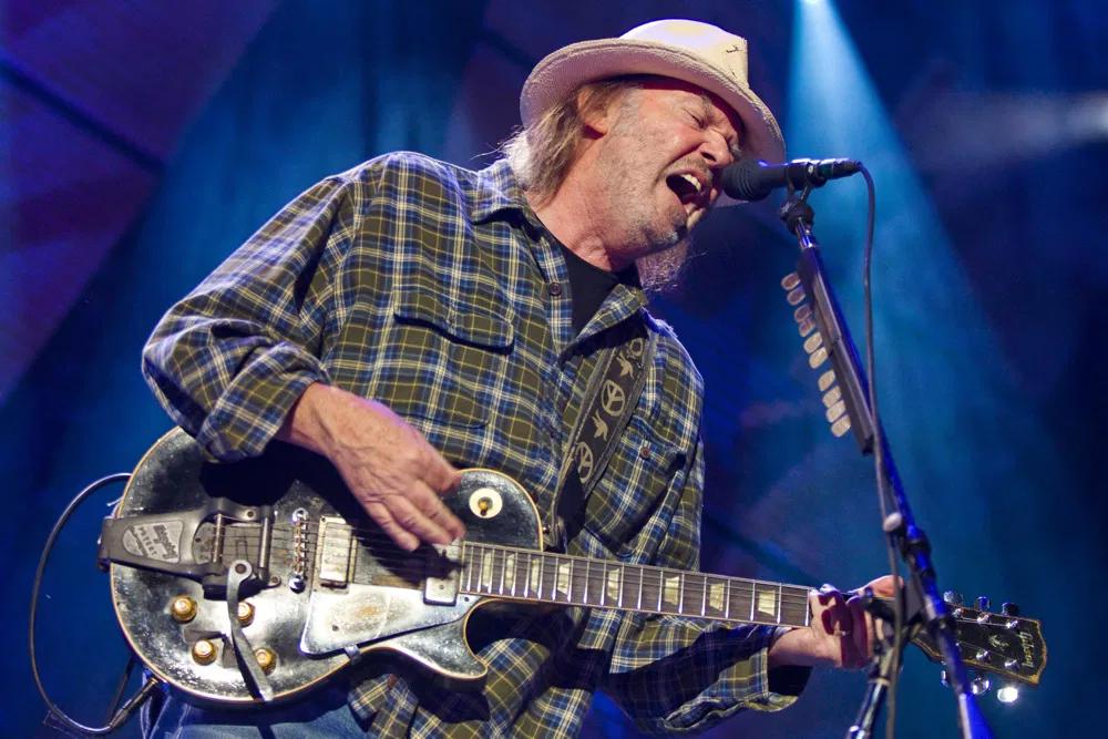 What to Expect: An Insider's Guide to Neil Young's Setlist and Performance Highlights