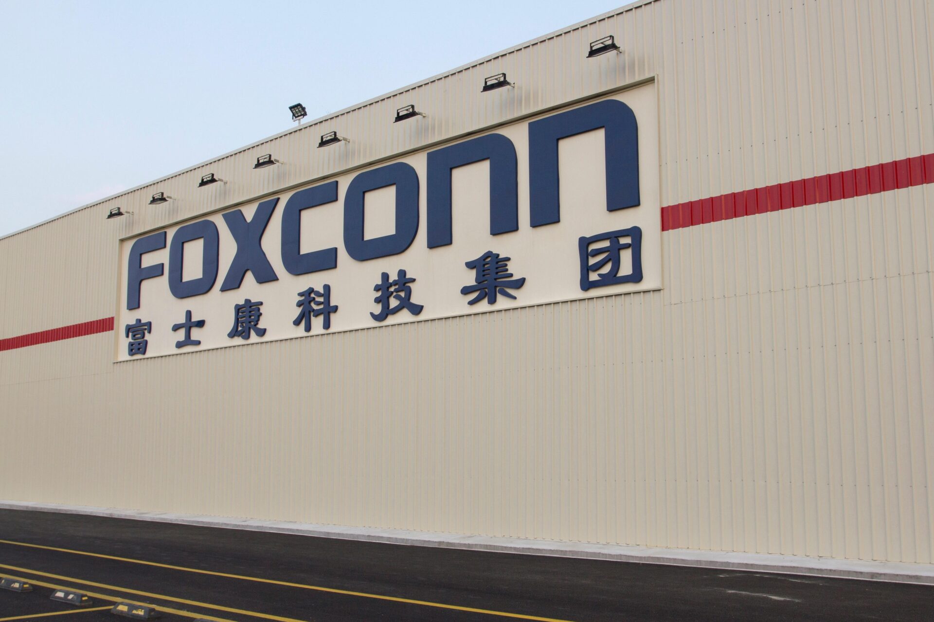 Foxconn Pulls Chinese Staff From India in Hurdle for Apple