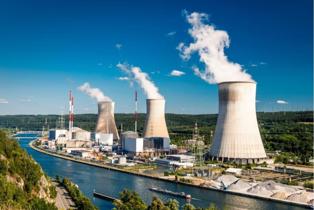 Technological Innovations Revitalizing Nuclear Power: Safety and Efficiency in Modern Reactors