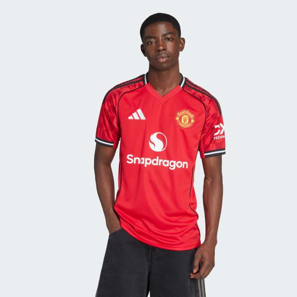 Recommendations for Manchester United: Strategic Moves in the Transfer Market