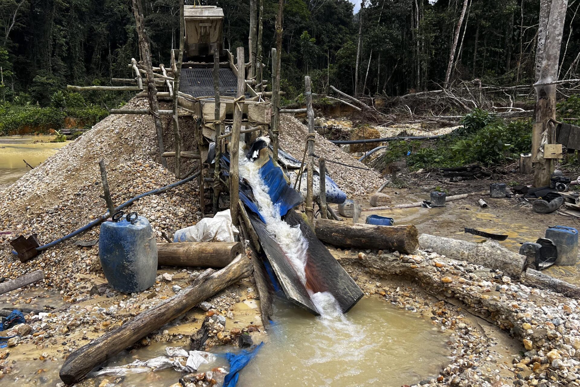 Illegal gold mining fueling ‘mercury boom’ in Mexico, poisoning people, environment