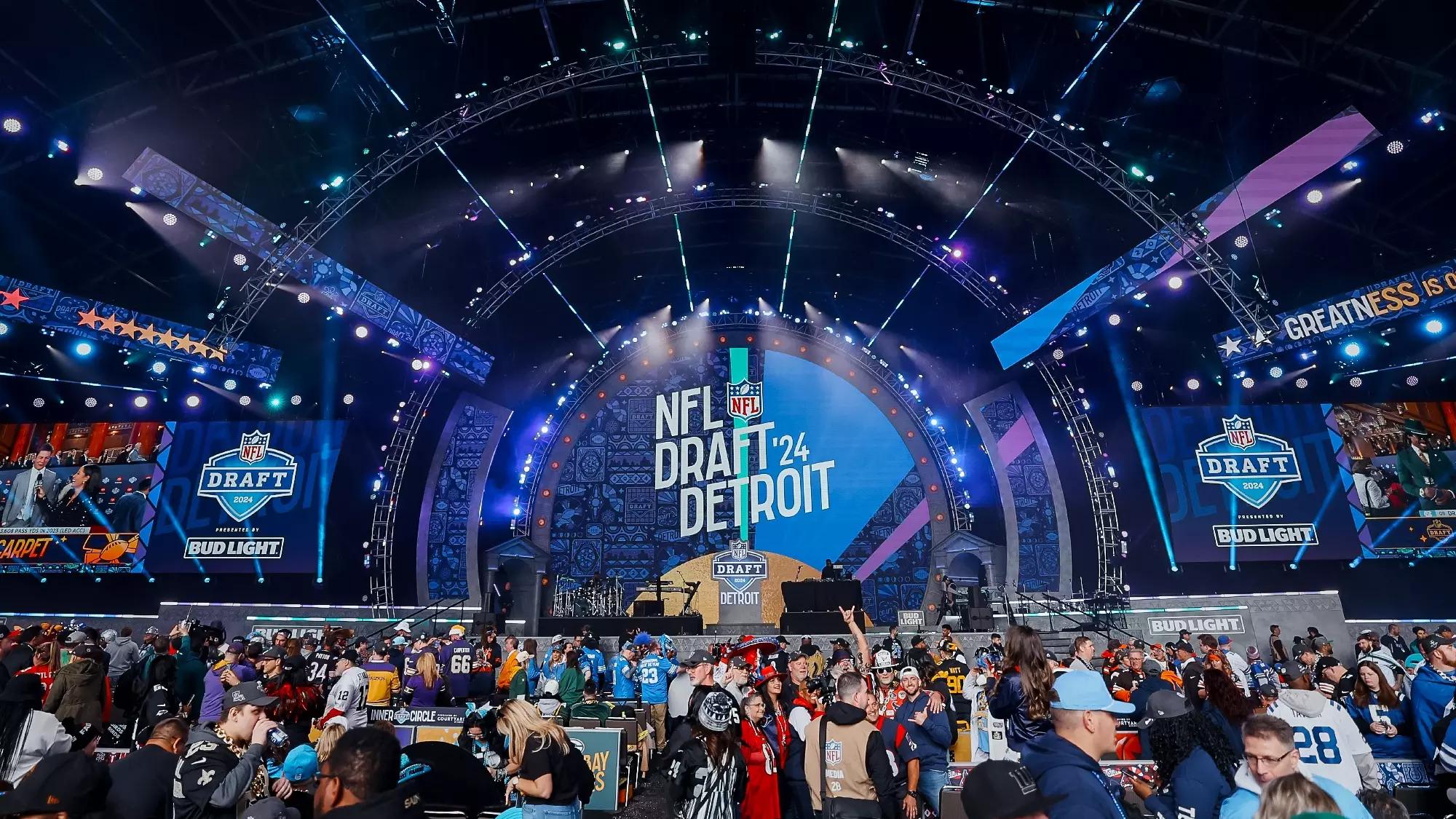 Expert⁤ Predictions⁢ and Betting Insights for the Upcoming Draft