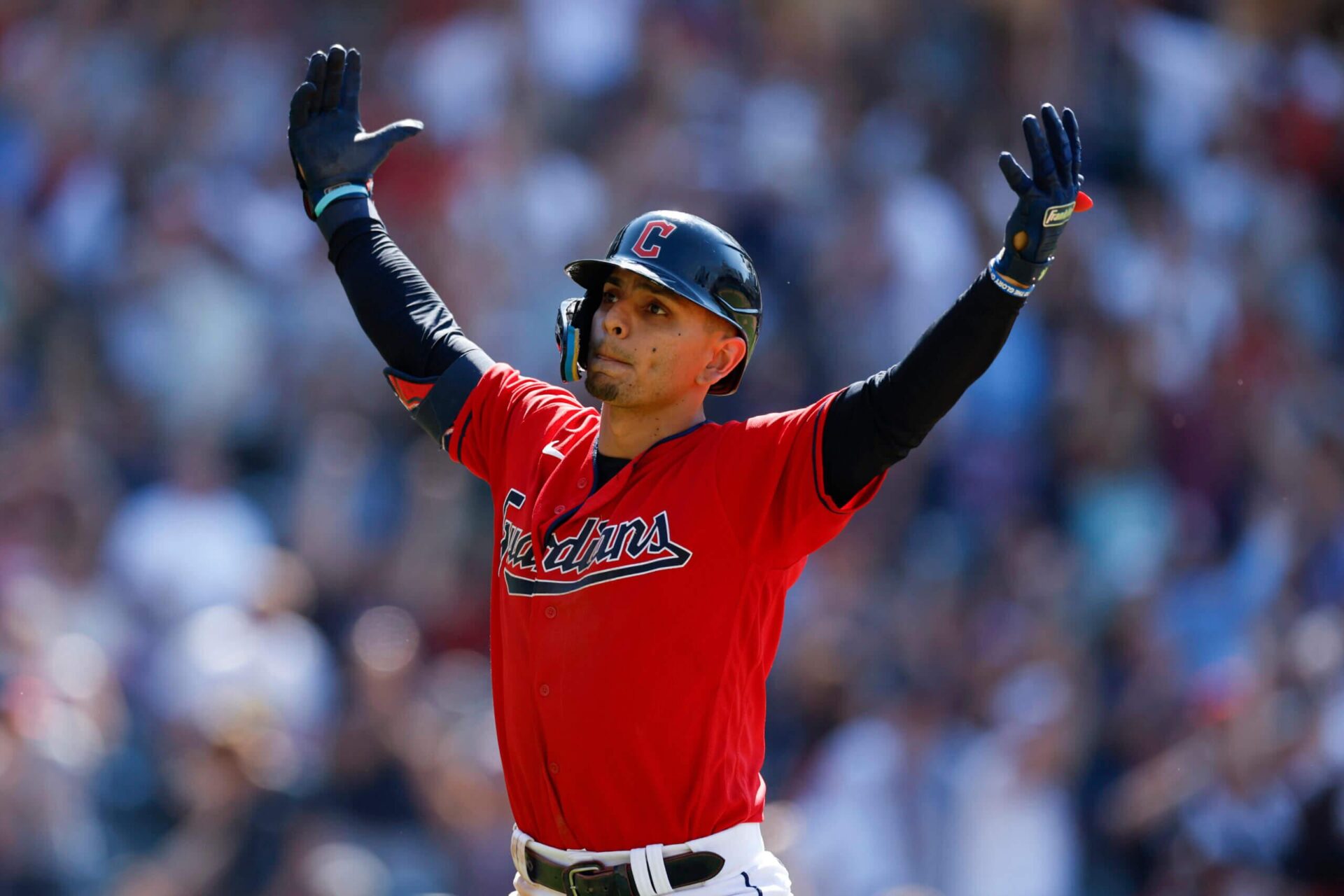 Andrés Giménez hits a 2-run HR, bringing Blue Jays level against Seattle