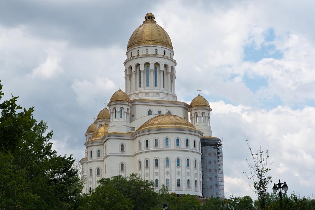 romanians-flock-to-a-new-cathedral-that-is-the-worlds-largest-orthodox-church.jpg Romanians flock to a new cathedral that is the world’s largest Orthodox church