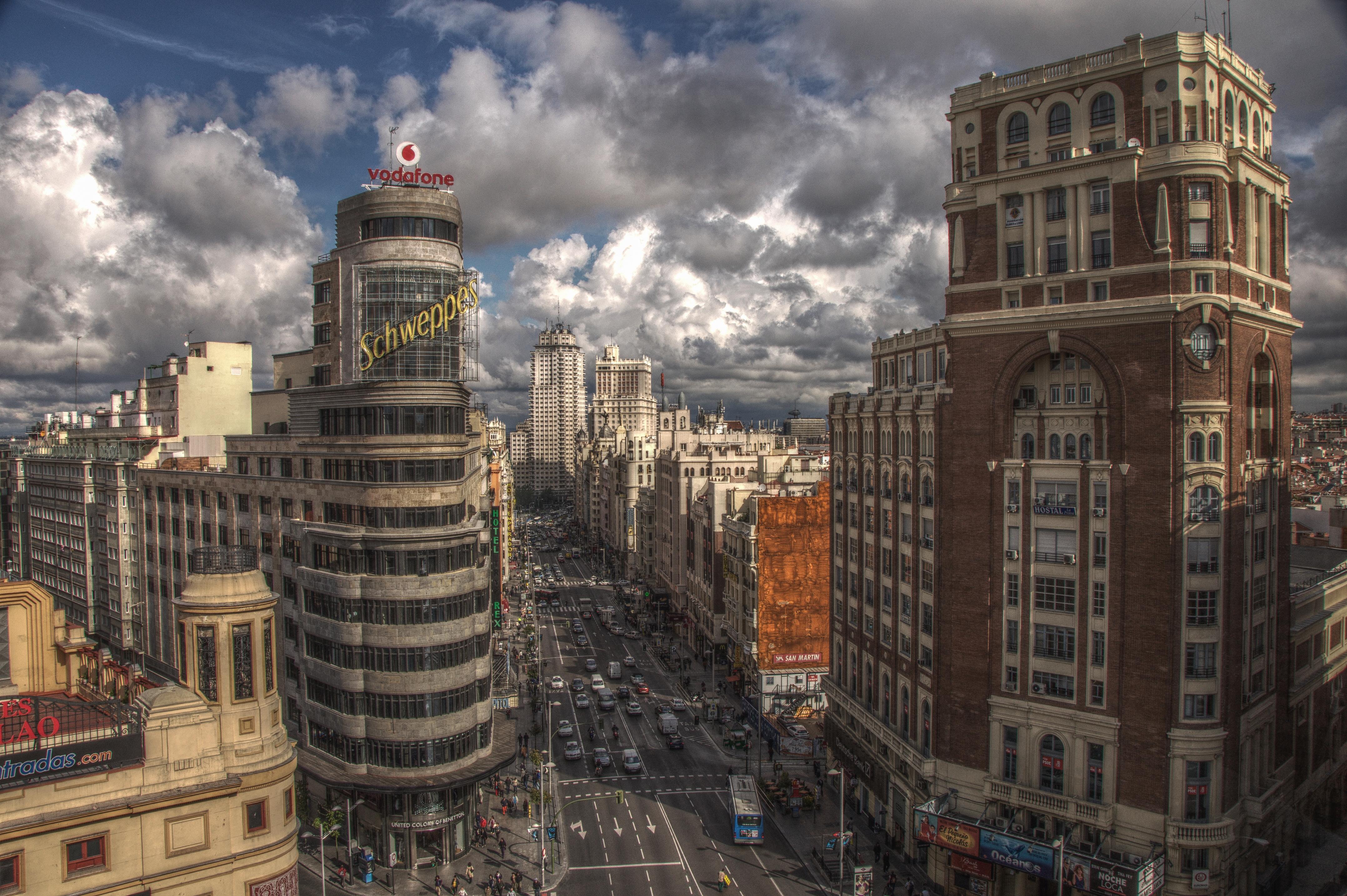 Exploring Madrid's Lush Green Spaces: Urban Parks that Enchant Year-Round