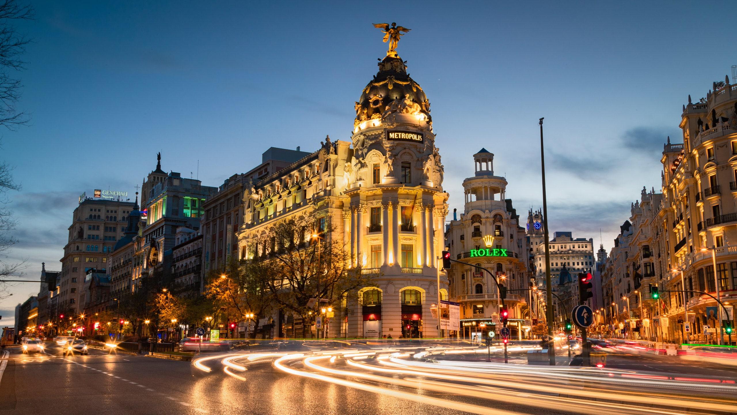 Unforgettable Experiences After Dark: The Thriving Nightlife and Cultural Events