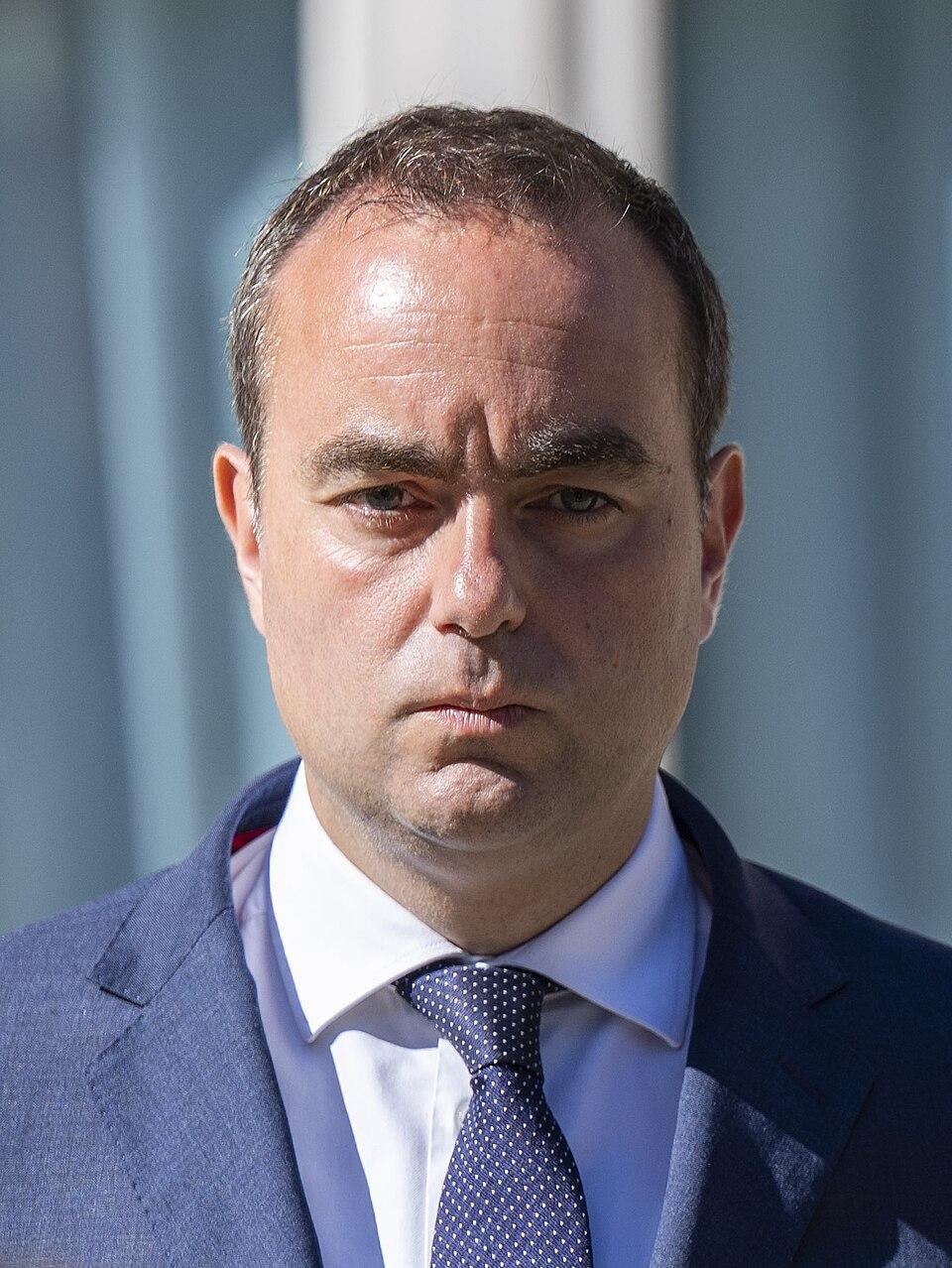 Navigating Political Turmoil: Key Challenges Facing macron's Government