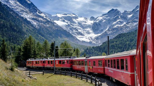 Nature's Tranquility: Serene Landscapes Accessible by Rail